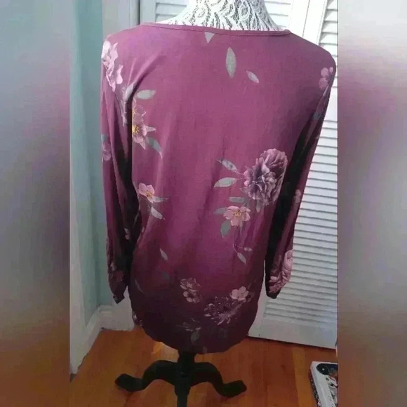 Reitmans Women's Medium Flowered Print Shirt - Picture 4 of 7